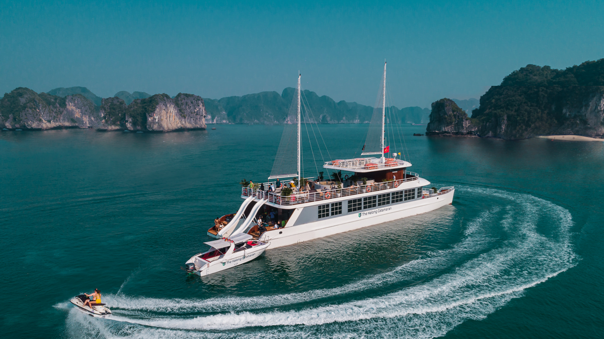 Catamaran Cruise tham quan Vịnh Lan Hạ