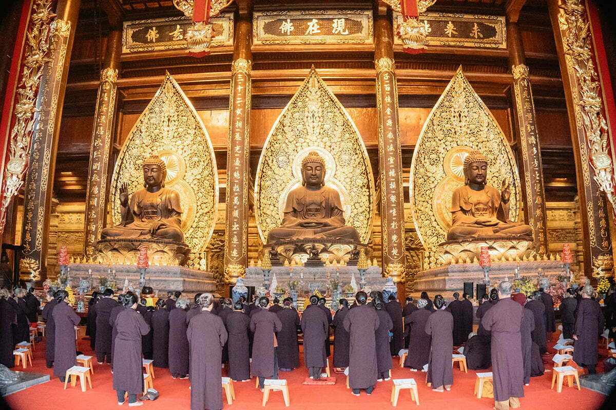 Tour chùa Tam Chúc thăm Điện Tam Thế