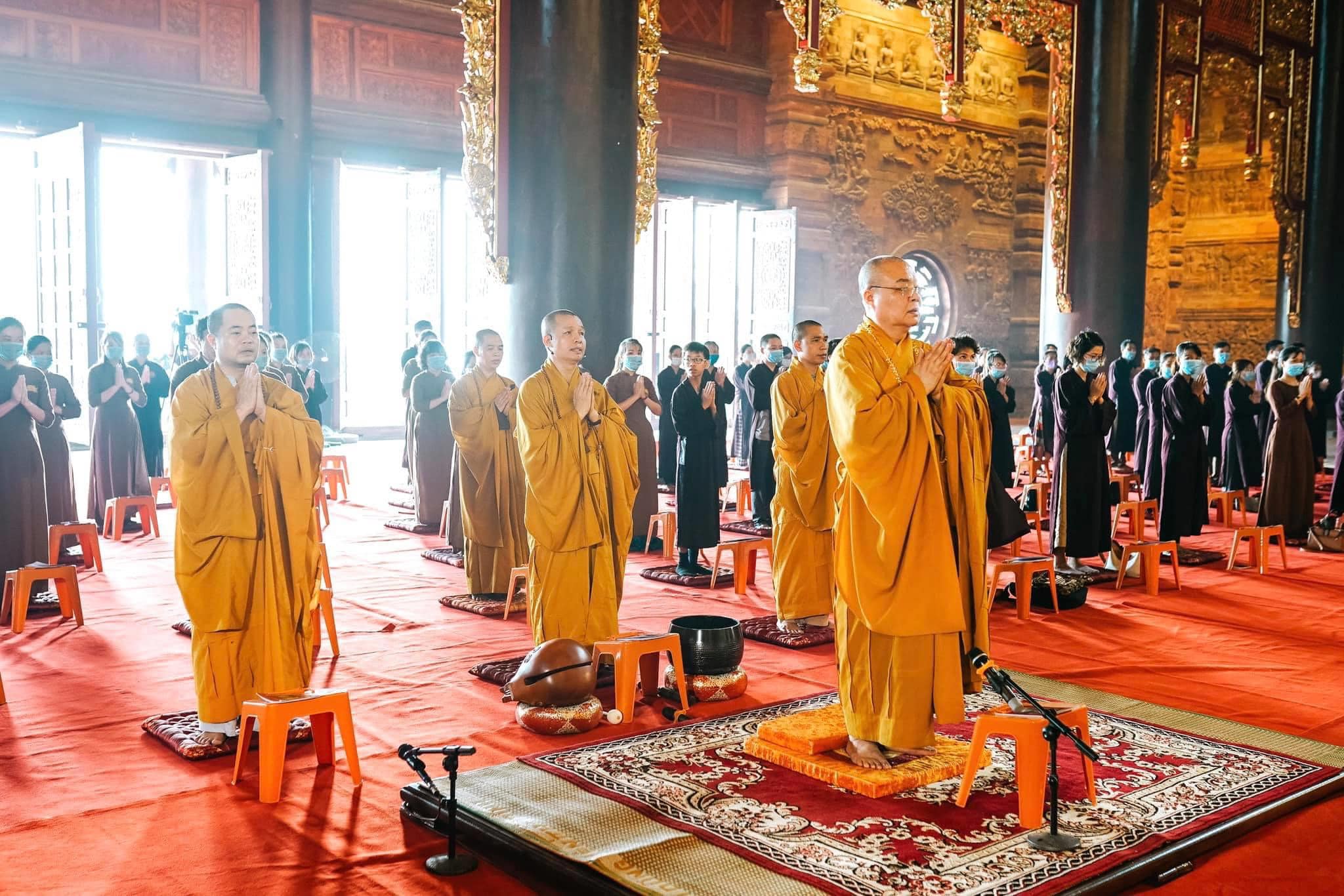 Tour chùa Tam Chúc lễ hội phật đản